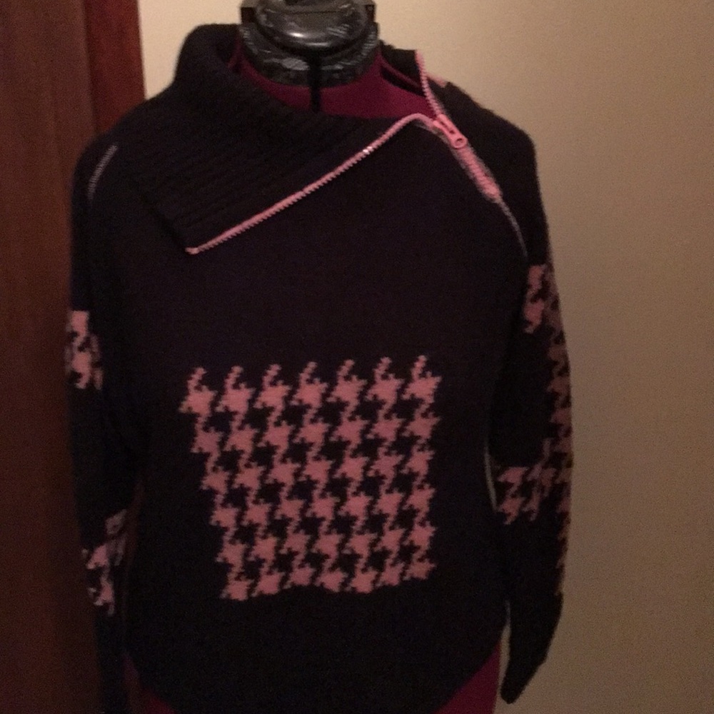 Women’s sweater, size XL